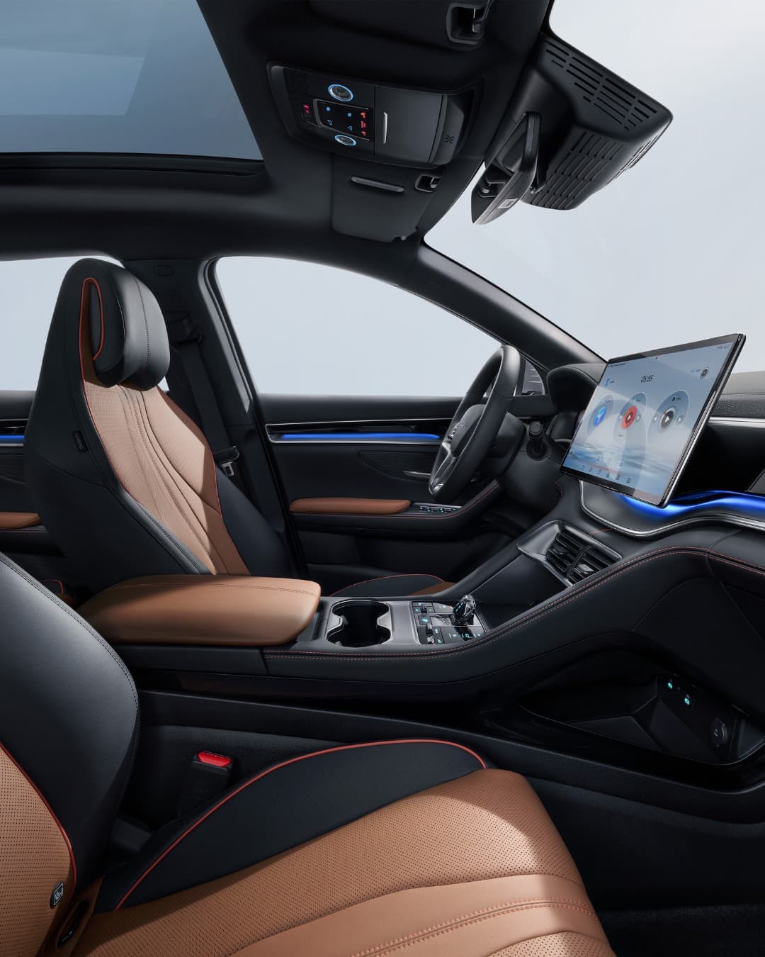 BYD سيل U DM-i — منظر خارجي أمامي جانبي أبيض